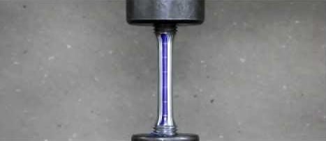 corpo de prova em ensaio de tração/compressão